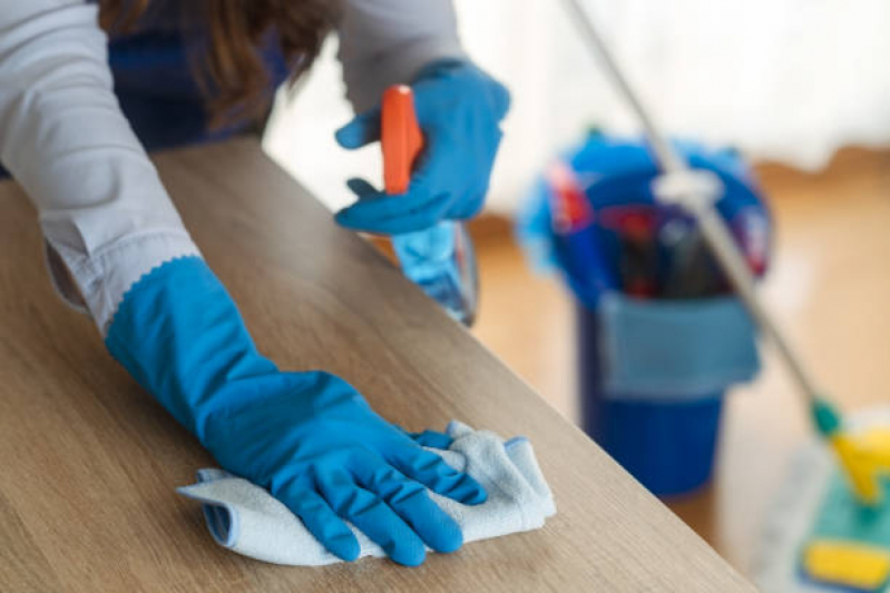 Auxiliar de Limpeza Noturno Encontrar Céu Azul - Auxiliar de Limpeza em Escola Infantil