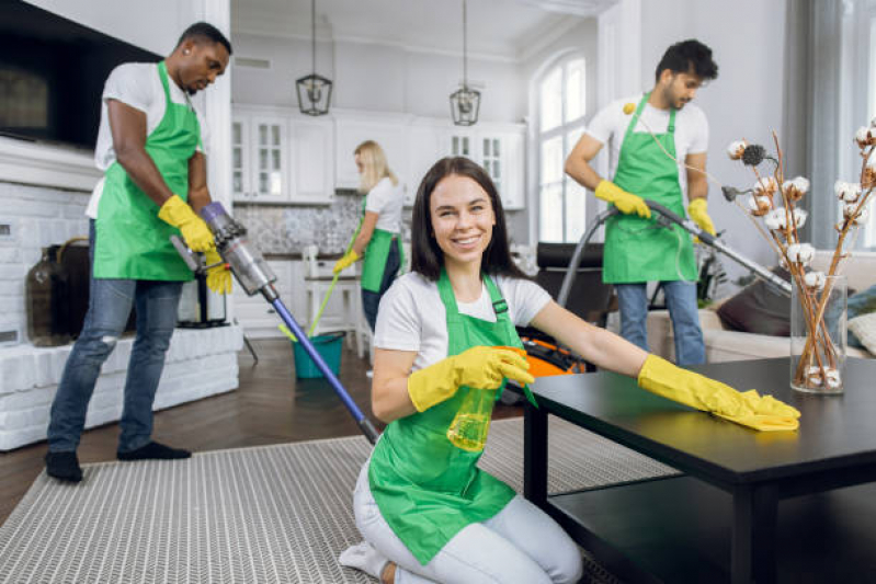 Empresa de Auxiliar de Limpeza Noturno Anchieta - Auxiliar de Limpeza Escola